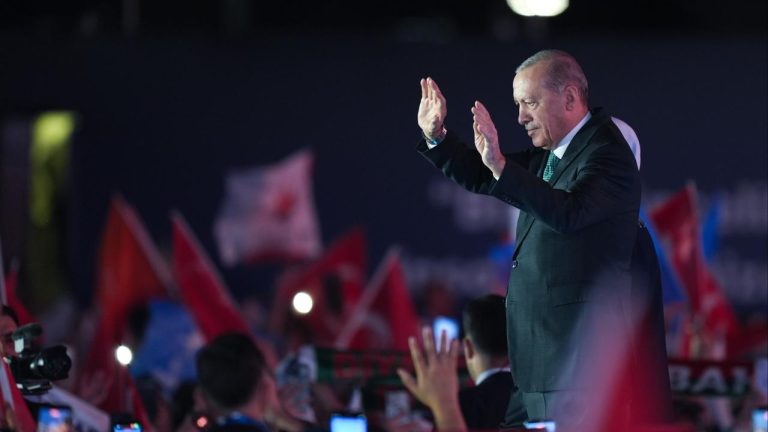 Cumhurbaşkanı Erdoğan: Türkiye için aşkla çalışmayı sürdüreceğim
