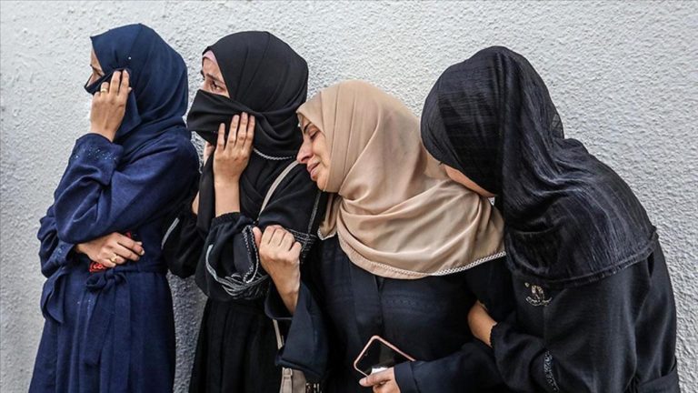 İsrail hapishanesindeki Filistinli kadınlar sık sık baskın ve kötü muameleye maruz kalıyor