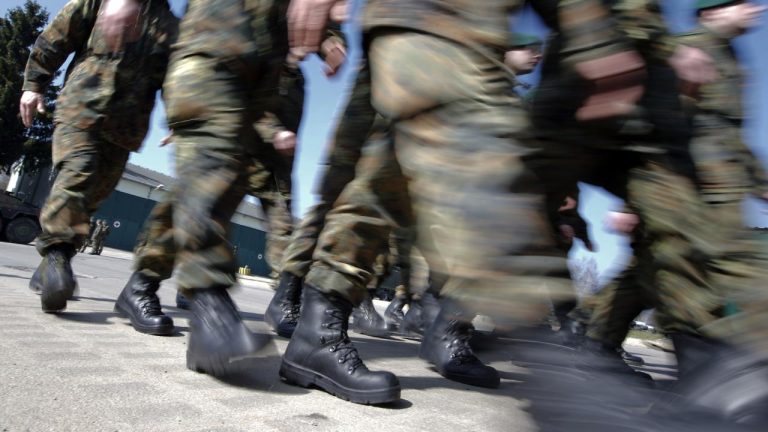 Alman ordusundaki asker sayısı 13 yılın zirvesinde