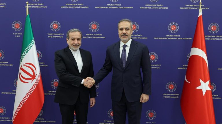 Bakan Fidan İranlı mevkidaşı Arakçi ile görüştü