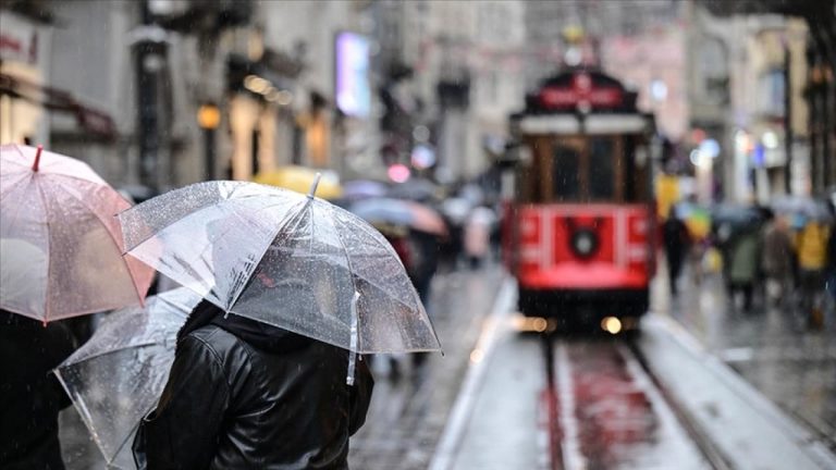 İstanbul'da gök gürültülü sağanak etkili oluyor