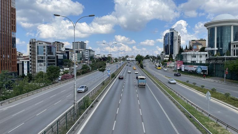 İstanbul'da Zafer Bayramı nedeniyle bazı yollar trafiğe kapatılacak