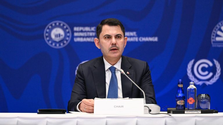 Bakan Kurum: Dereli'de sokaklarımız, evlerimiz, iş yerlerimiz yıldız gibi parlıyor