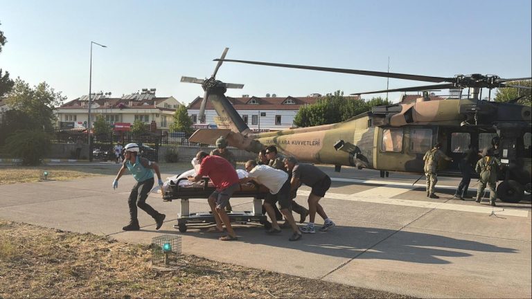 Fethiye'de paraşüt kayalıklara düştü: 2 ölü