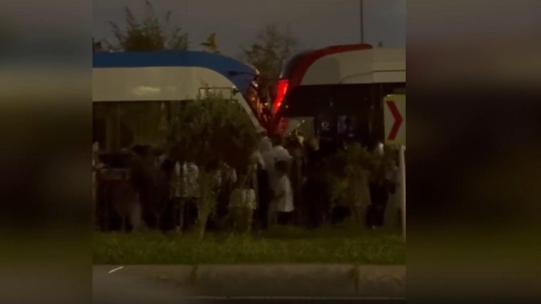 Zeytinburnu'nda iki tramvay çarpıştı