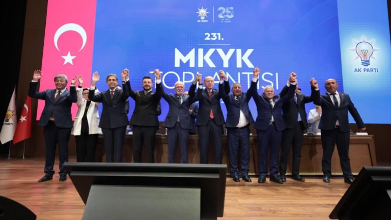 4 belediye başkanı AK Parti'ye katıldı
