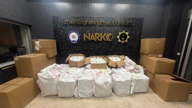 İstanbul'da yapılan operasyonlarda 1,4 ton uyuşturucu ele geçirildi