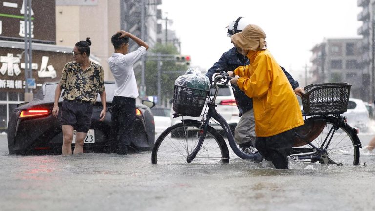 Tokyo'da rekor yağış: 35 gün aralıksız yağmur yağdı