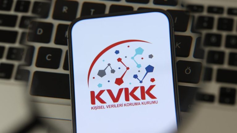 KVKK, uçakta internet hizmeti için açık rıza istenmesine ceza verdi