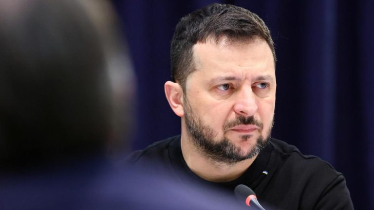 Zelenski, Rusya'nın Kiev'e saldırısında 2 kişinin öldüğünü duyurdu