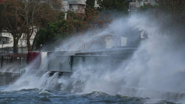 Batı Karadeniz ve Marmara denizleri için fırtına uyarısı