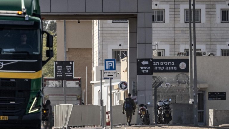 Haaretz: İsrail cezaevlerindeki Filistinli esirler açlığa, salgın hastalıklara ve sistematik işkenceye maruz kalıyor