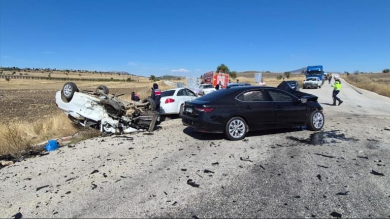 Burdur'da zincirleme trafik kazası: 1 ölü, 4 yaralı