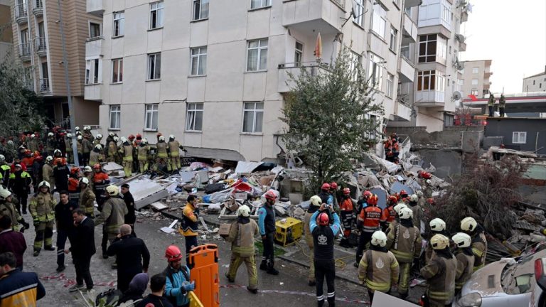 Maltepe'de kısmen çöken binanın mimarı ve şantiye şefi tutuklandı