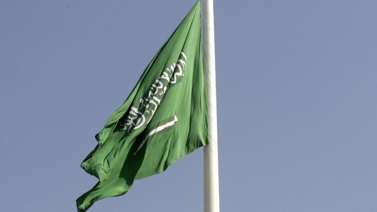 Suudi Arabistan: Riyad'daki havalimanına düzenlenen saldırılarda 3 kişi hayatını kaybetti