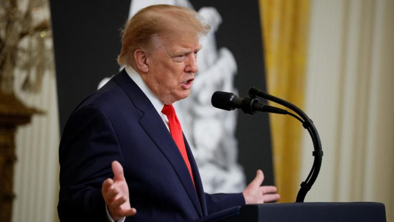 Trump'tan İran'a tüm bombaların anasını atma tehdidi