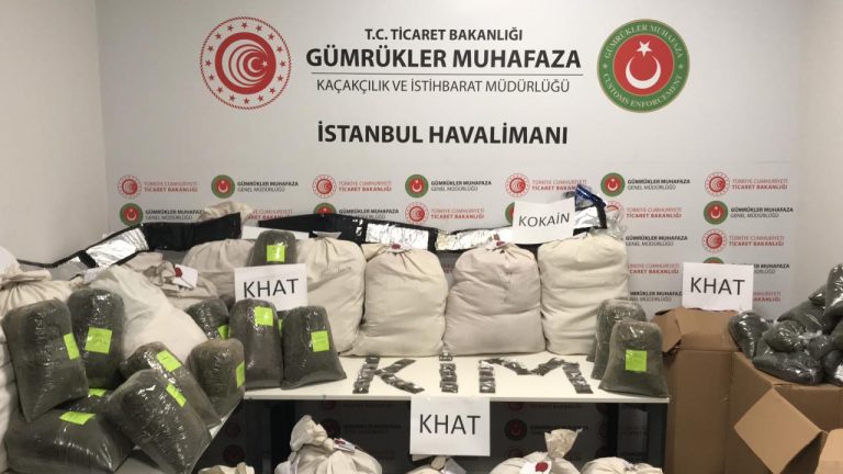 Akılalmaz yöntemler sökmedi: Havalimanlarında zehir tacirlerine darbe